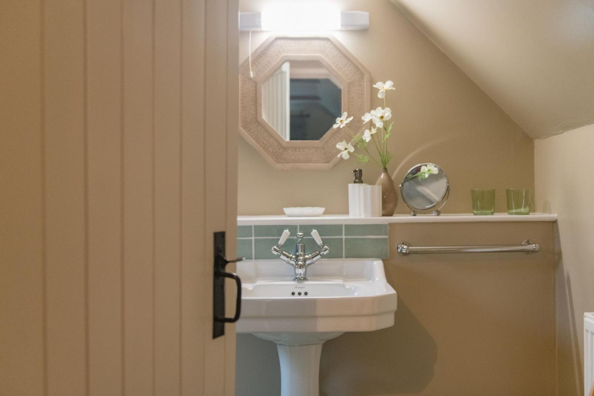 Crow Cottage By Bloom Stays Faversham Ngoại thất bức ảnh